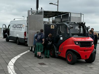 Vorbereitungen für den Transport der Eisbären-Zwillinge in den Zoo Brno