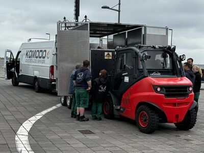 Vorbereitungen für den Transport der Eisbären-Zwillinge in den Zoo Brno