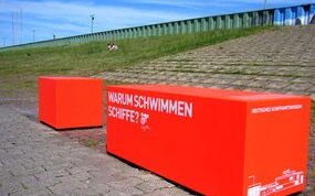 Container symbolisieren das Thema "Stadt der Wissenschaft"