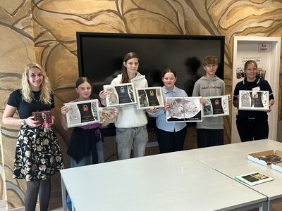 Schüler:innen der Paula-Modersohn-Schule stellen ihr entwickeltes Entrance-Game in der Zooschule vor