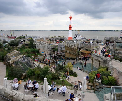 Übersicht über den Zoo von der Terrasse, die sich im Zoo befindet