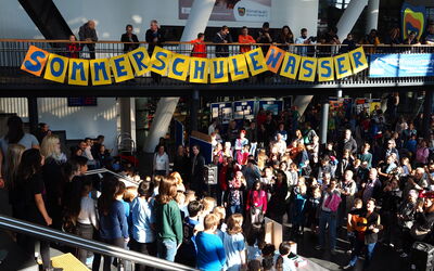 Gruppenbild der Teilnehmenden bei der Veranstaltung "Sommerschule Wasser"