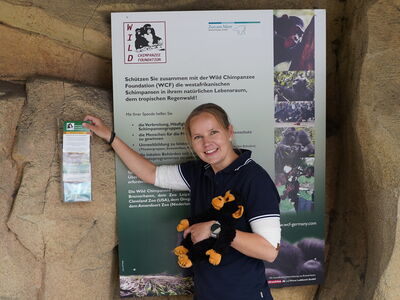 Dr. Antje Mewes zeigt, für welche Artenschutzprojekte sich der Zoo einsetzt